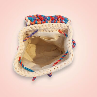 Détail de la doublure du sac au crochet fait main modèle Juliette - Beige Multicolore