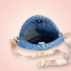 Sac bandoulière Aveline Bleu Horizon – détail du crochet Détail du crochet fait main du sac bandoulière modèle Aveline Bleu Horizon