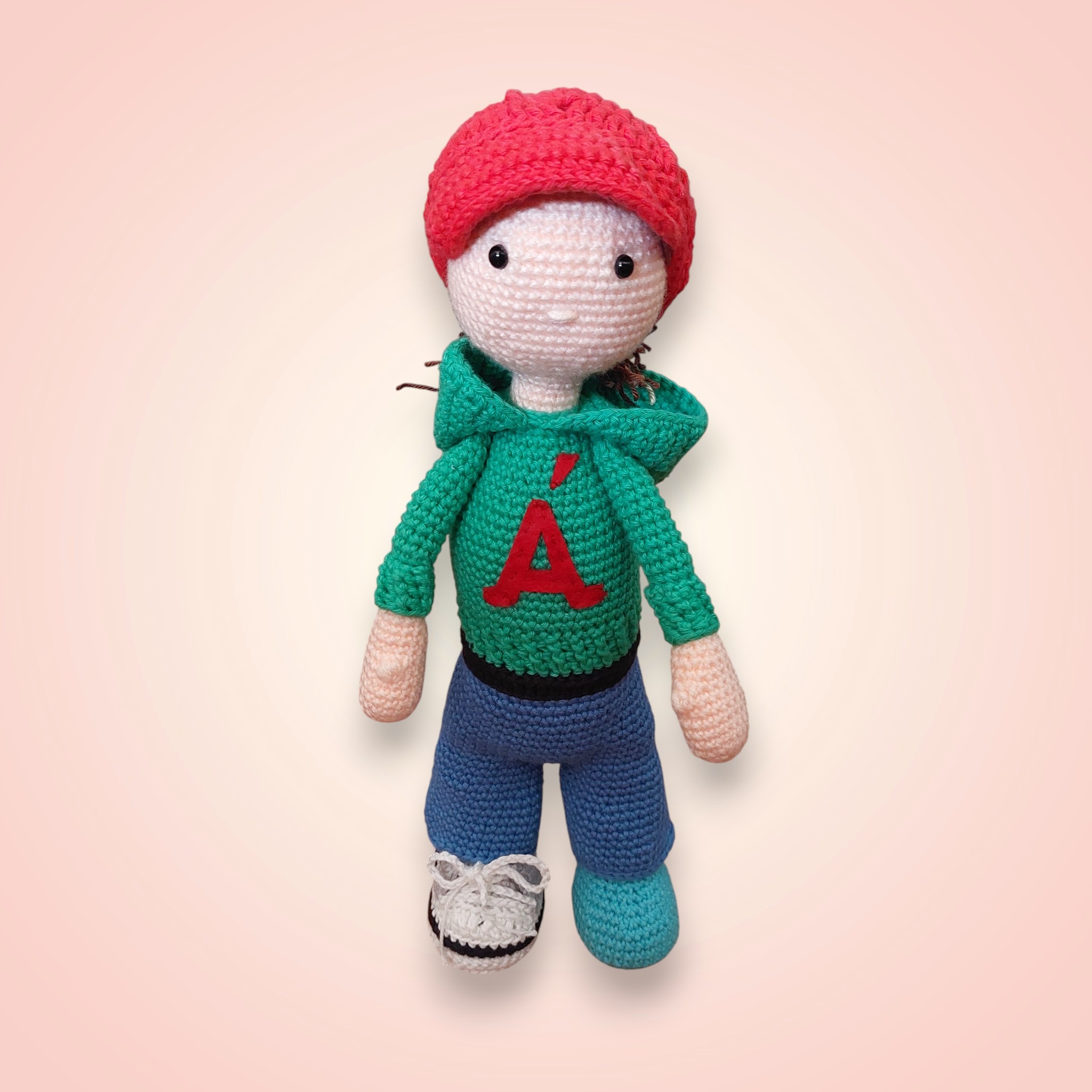 Poupée amigurumi au crochet fait main modèle Poupée Adam, création artisanale unique