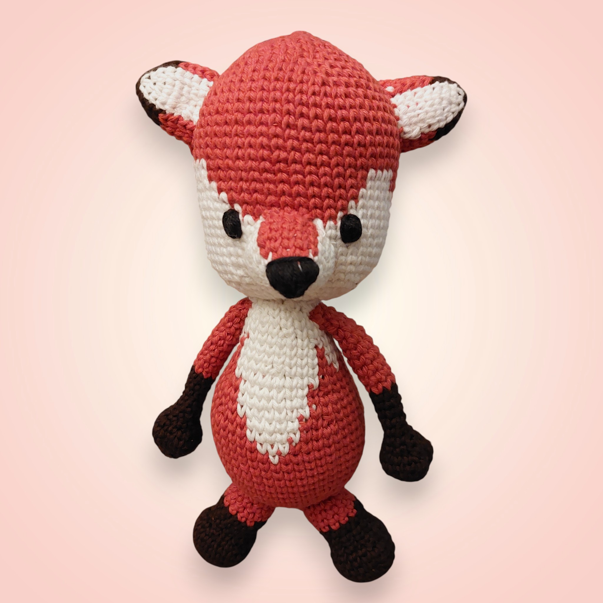 Peluche au crochet fait main modèle Ruse le renard, pièce unique de création artisanale