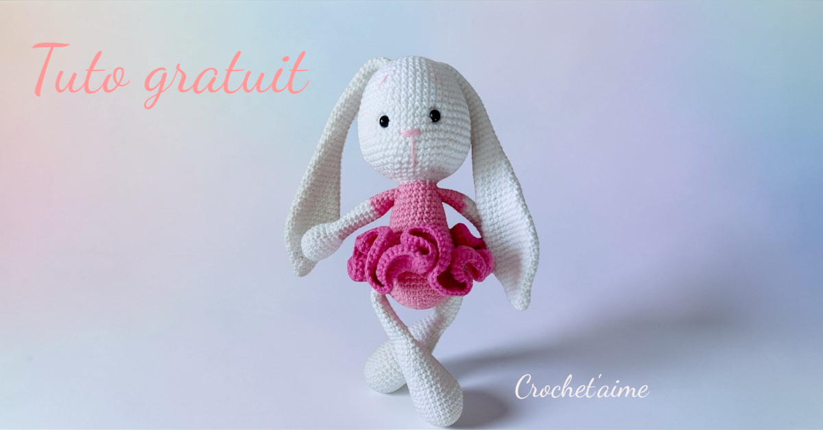 Crochet fait main. Amigurumi lapin en robe. Tutoriel gratuit